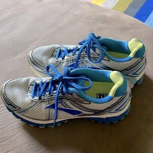 Brooks GTS-15 tennis shoes